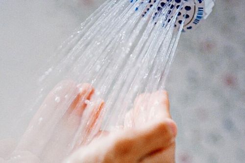 Những tác hại cho sức khỏe khi tắm lâu quá 10 phút