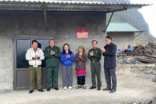 Hội cựu Thanh niên xung phong tỉnh trao nhà tình nghĩa cho hội viên