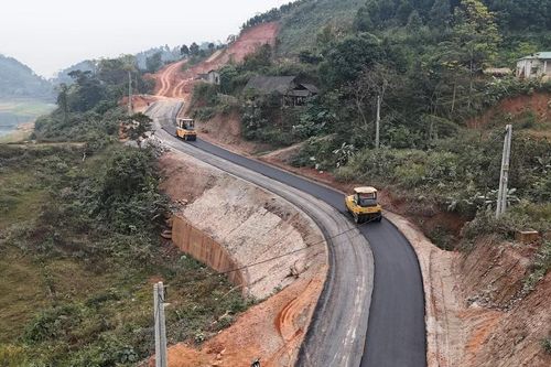 Dự án đường Quang Kim - Cốc San phấn đấu hoàn thành thảm nhựa xong 50% toàn tuyến trong tháng 1/2026.