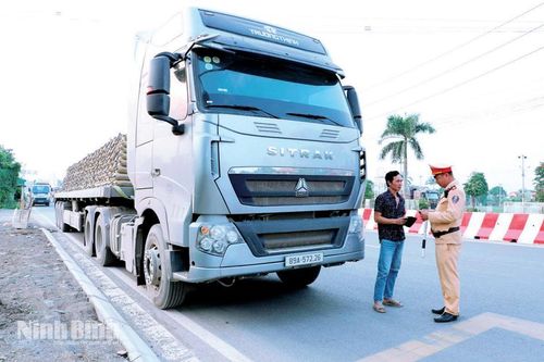 Quyết liệt lập lại trật tự, hành lang an toàn giao thông và trật tự đô thị