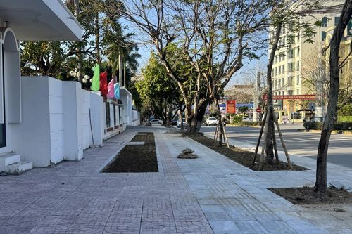 Gấp rút hoàn thành dự án cải tạo vỉa hè đường Hùng Vương