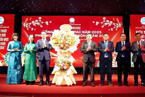 Đẩy mạnh ứng dụng công nghệ số trong khám chữa bệnh, quản lý và điều hành