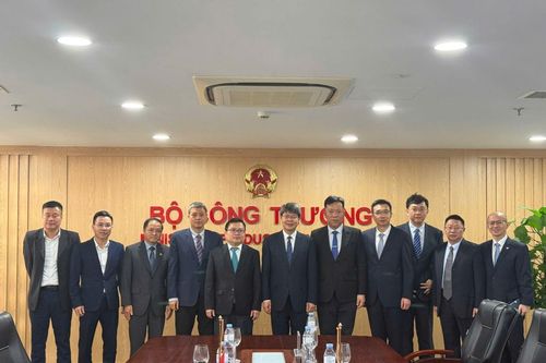 Việt Nam - Trung Quốc: Thúc đẩy hợp tác sâu về chuỗi sản xuất, cung ứng trong lĩnh vực ô tô, điện tử