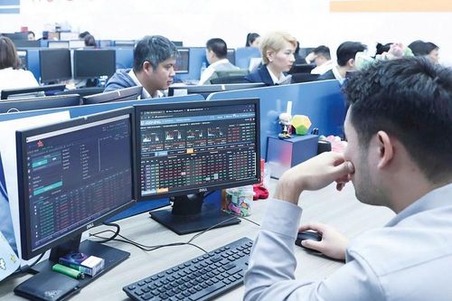 Mạnh tay xử lý vi phạm trong lĩnh vực chứng khoán