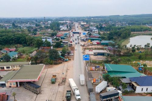 Cảnh sát giao thông siết chặt xử lý vi phạm tại nút giao Quốc lộ 9 - Cao tốc Bắc - Nam