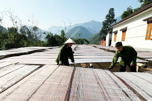 Ngày cận Tết, làng nghề đặc sản làm hết công suất phục vụ thị trường
