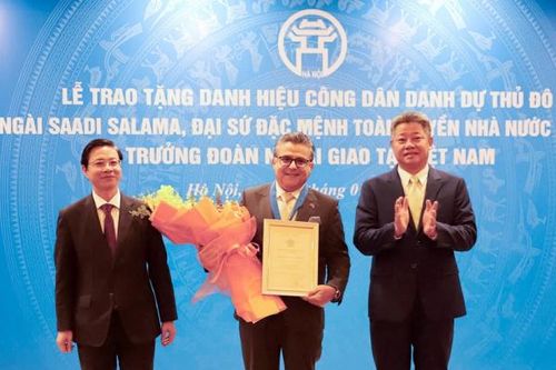 Trao danh hiệu Công dân danh dự Thủ đô Hà Nội cho Đại sứ Palestine tại Việt Nam