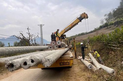 Đưa điện lưới quốc gia đến với đồng bào vùng cao