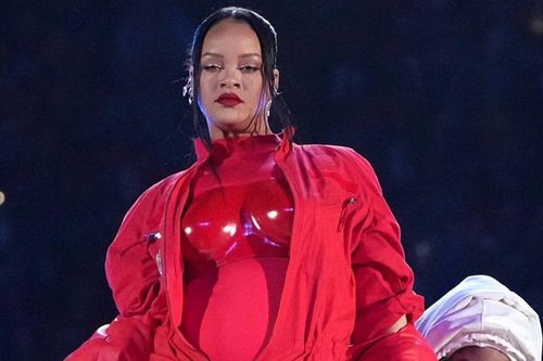 Rihanna chuẩn bị tái xuất sau 10 năm?