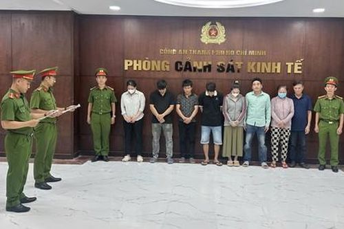 Công an TPHCM đột kích hàng loạt 'xưởng' phù phép thịt heo thành thịt đà điểu, dê, nai, nhím