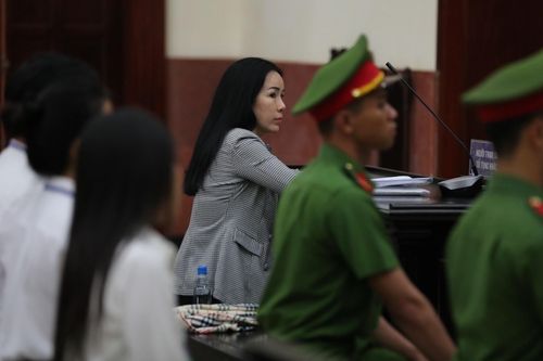 Xét xử Đinh Thị Lan xúc phạm vợ chồng Huỳnh Uy Dũng, Nguyễn Phương Hằng