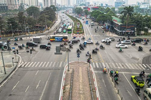 Sau gần 1 tháng xén vỉa hè, 'điểm đen' ùn tắc Lê Văn Lương thay đổi ra sao?