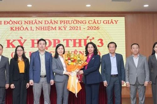 HĐND phường Cầu Giấy miễn nhiệm chức vụ Chủ tịch HĐND phường theo yêu cầu công tác