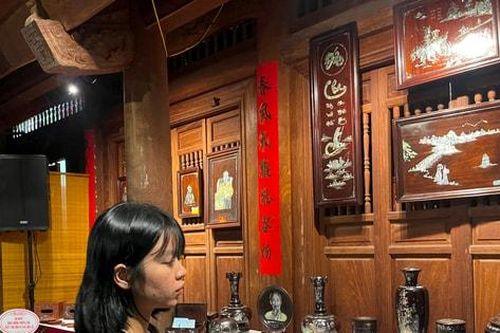 Khai mạc triển lãm 'Chuyện đình Vũ Thạch với tổ nghề chạm khảm'