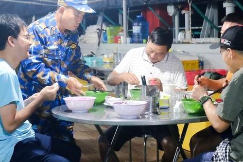 Những người giữ lửa thầm lặng trên tàu hải quân