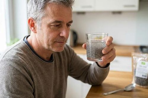 7 rủi ro bất ngờ từ hạt chia: Tưởng bổ dưỡng hóa gây hại nếu ăn sai cách