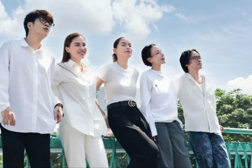 Hồ Ngọc Hà hội ngộ dàn học trò Bùi Anh Tuấn, GiGi Hương Giang trong ca khúc Tết