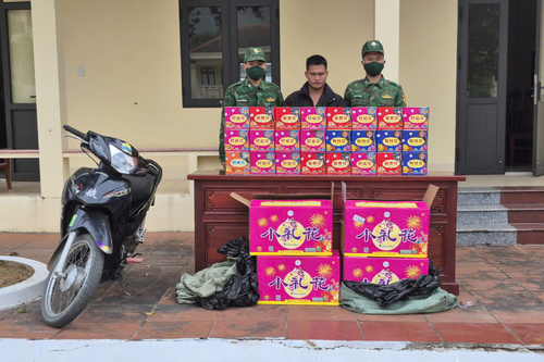 Bộ đội Biên phòng bắt đối tượng vận chuyển pháo hoa nổ trái phép
