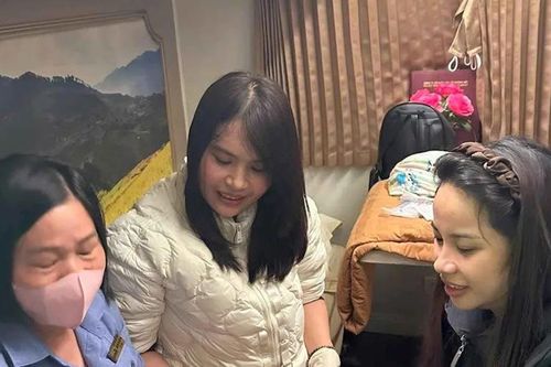 Khen thưởng 2 nữ hộ sinh đỡ đẻ thành công cho sản phụ trên tàu SE4