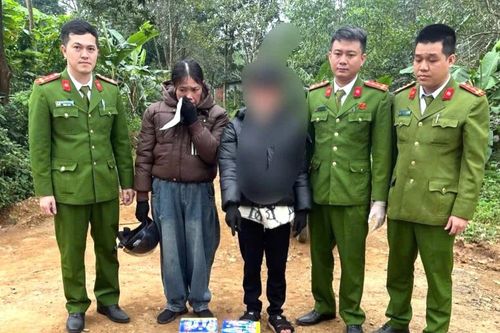 Tóm gọn 'nữ quái' vận chuyển pháo lậu ở Quảng Trị