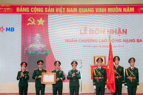 MB đón nhận Huân chương Lao động Hạng Ba