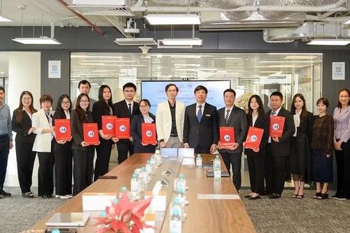 Biệt phái nhiều phó giáo sư, tiến sĩ đến Trung tâm Tài chính quốc tế TPHCM