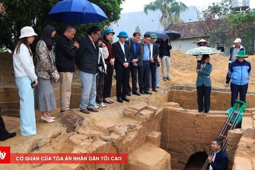 Phát lộ nhiều di vật quan trọng khi khai quật mộ cổ gần 2.000 năm
