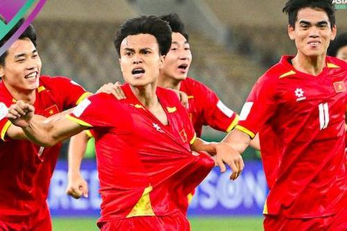Hòa Minzy hào phóng tặng quà, MC Lại Văn Sâm vỡ òa khi U23 Việt Nam thắng UAE