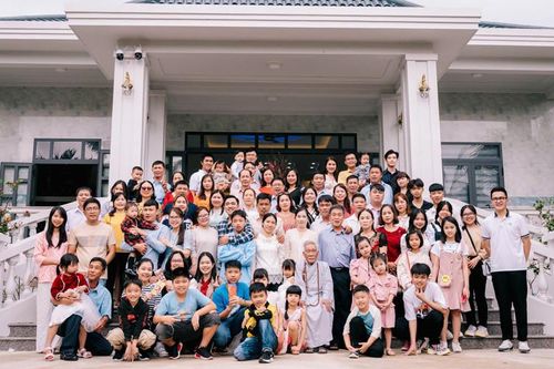 Đại gia đình gần 100 người ở Gia Lai đều đặn chụp ảnh Tết suốt 22 năm