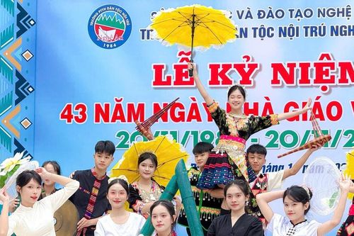 Từ điệu múa vùng cao đến tiếng phách Ca trù trong học đường xứ Nghệ