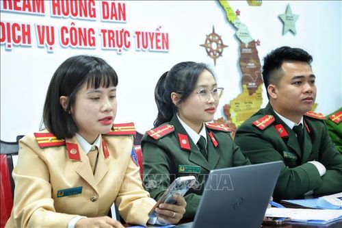 Hơn 10.000 lượt người tham gia buổi livestream hướng dẫn thủ tục hành chính