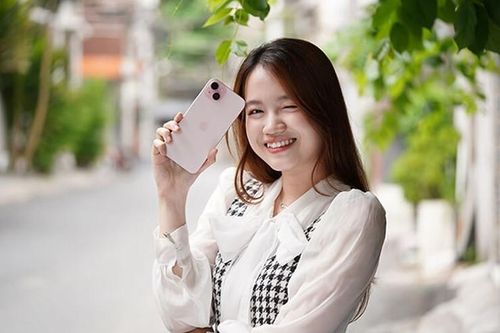 Chiếc iPhone đã qua sử dụng vẫn hút người mua trong những ngày cuối năm