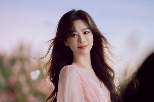 Cận visual ngoài đời thực của Dương Tử ở tuổi 33