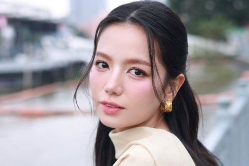 Nữ chính phim Mưa Đỏ gây chú ý với lời nhắn vỏn vẹn 4 từ