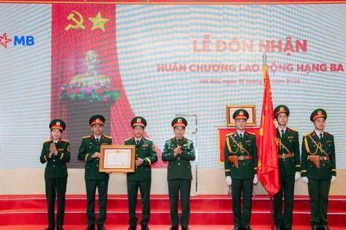 MB đón nhận Huân chương Lao động Hạng Ba