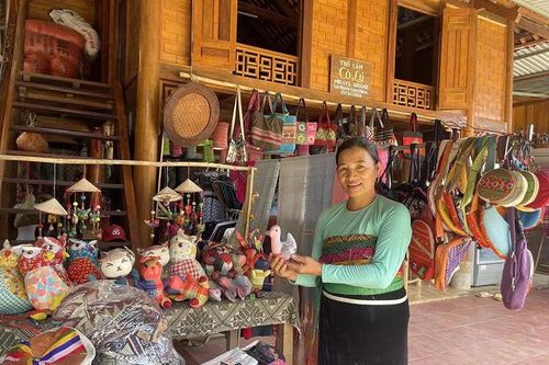 'Làm mới' du lịch làng nghề để hút khách