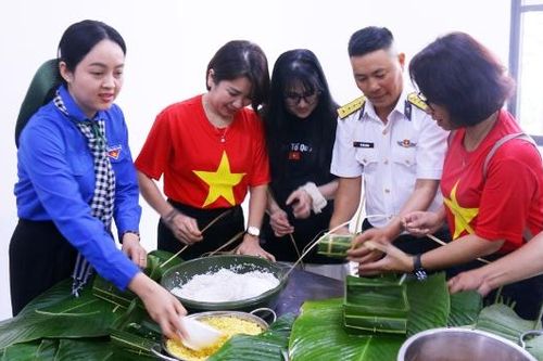 Thắm tình quân dân trên vùng biển Tây Nam