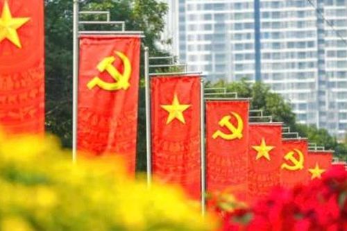 Treo cờ Tổ quốc, cờ Đảng chào mừng Đại hội đại biểu toàn quốc lần thứ XIV của Đảng