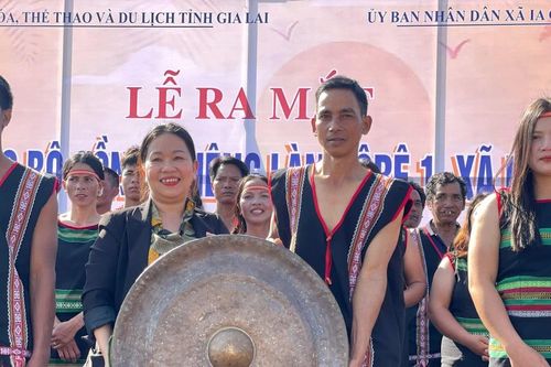Ra mắt Câu lạc bộ cồng chiêng làng Ôrê 1
