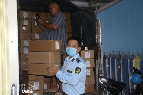 Tạm giữ 999 bộ điều chỉnh ghế ngồi ô tô không có hóa đơn, chứng từ hợp pháp