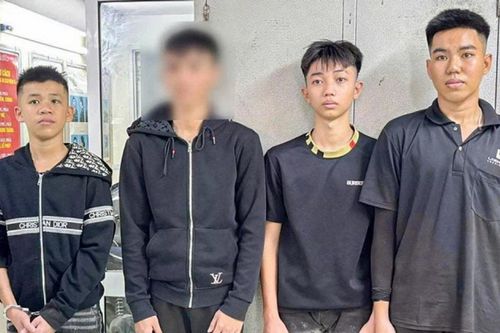 Công an Nha Trang truy bắt nhóm thanh thiếu niên dùng hung khí cướp tài sản của du khách Latvia