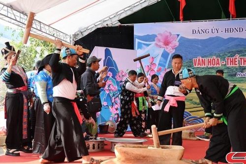 Độc đáo phần thi giã bánh dày tại Ngày hội văn hóa – thể thao xã Huổi Một