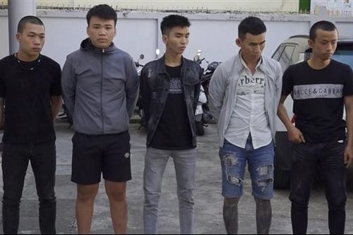 Triệt xóa hai nhóm 'đá xế' để kiếm tiền mua... ma túy