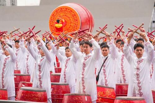 Màn biểu diễn quy mô nhất của Đoàn Nghệ thuật trống hội CAND chào mừng Đại hội Đảng