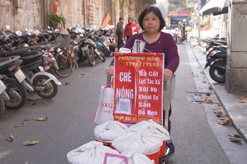 Xe chè nóng trên phố ấm chiều đông Hà Nội