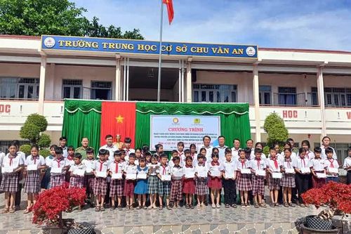 Hội khuyến học Lâm Đồng trao học bổng kết hợp tuyên truyền an ninh mạng