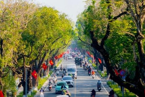 Thành phố Huế rực rỡ cờ hoa chào mừng Đại hội Đảng