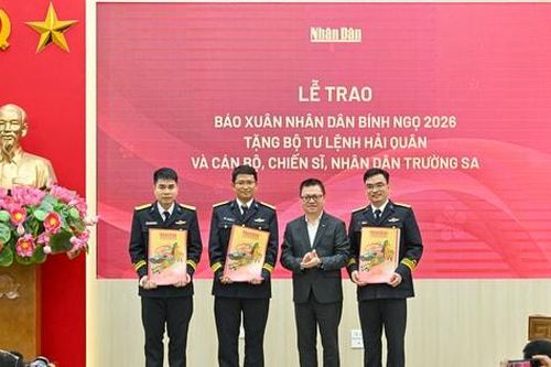 Trao Báo Xuân Nhân Dân Bính Ngọ 2026 tặng cán bộ, chiến sĩ biên giới, hải đảo