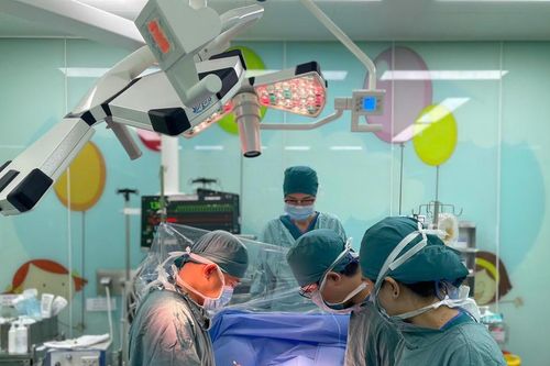 Phẫu thuật thành công ca bệnh 'khó chồng khó' ở bệnh nhi 5 tuổi