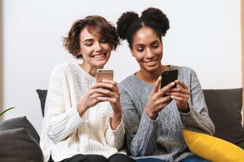 Vì sao phái nữ thích nhắn tin?